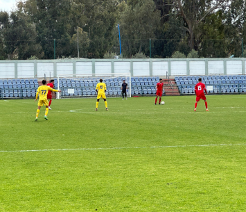 מאבק עיקש. שחקני יבנה ואדומים אשדוד (מדיה מכבי יבנה)