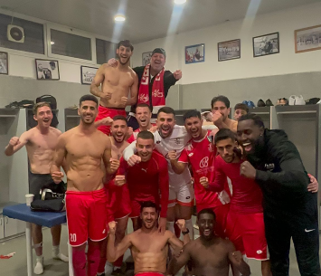 חוגגים בסיום. שחקני לוד