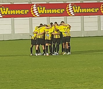 ממשיכה להתרסק. בית