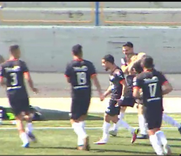 שחקני מלאכי חוגגים