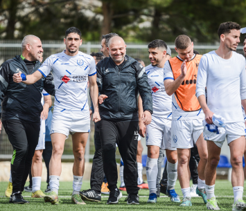 חגיגות בחדר ההלבשה. שחקני מודיעין