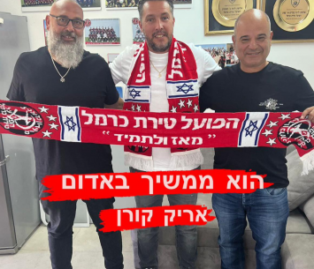 קורן במעמד החתימה (פייסבוק טירת הכרמל)