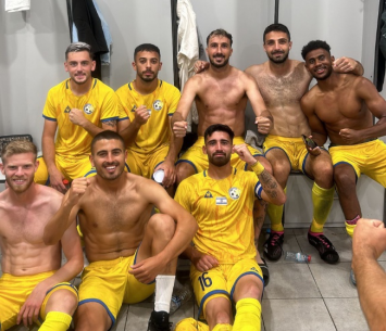 שחקני אתא/ביאליק חוגגים (דוברות מכבי קרית אתא/ביאליק)