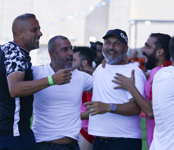 סירוטקין יחד עם אדרי והצוות בסיום (דאפר מחאמיד)