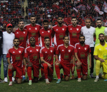 נשארו עם המחמאות. שחקני טירה והצוות (דאפר מחאמיד)