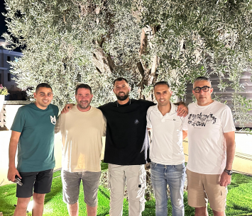 אלקסלסי במעמד החתימה