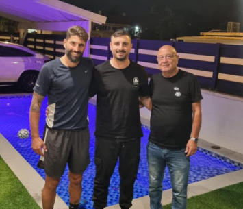 איצרין במעמד החתימה