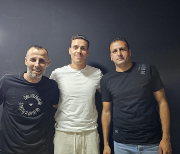 מסיקה במעמד החתימה