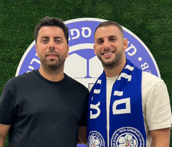 השחקן במעמד החתימה