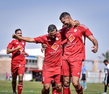 יחגגו היום, הזעזוע מחר. שחקני טירה (נזיה סולטאן)