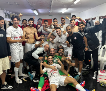 שמחה לאחר הניצחון בחדר ההלבשה של הרצליה