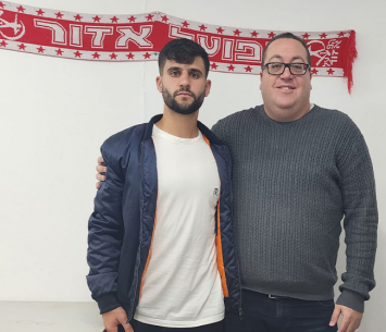 קורן במעמד החתימה