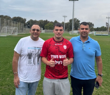 החלוץ במעמד החתימה