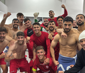 שחקני הרצליה חוגגים