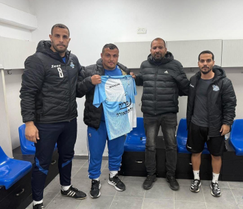 מוגרבי במעמד החתימה