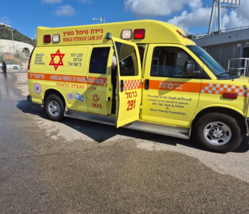 אמבולנס במגרש 