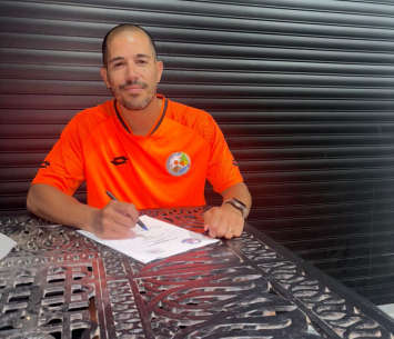 הבלם במעמד החתימה