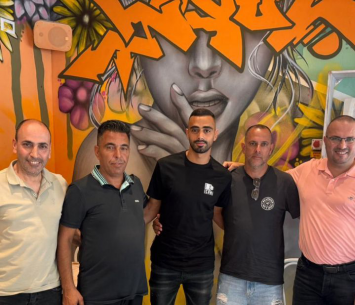 השחקן במעמד החתימה