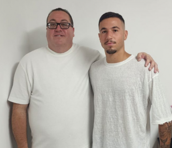 בר זיו במעמד החתימה