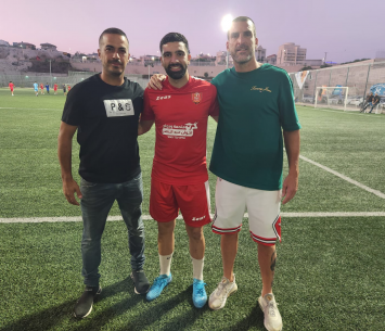 טאהא במעמד החתימה