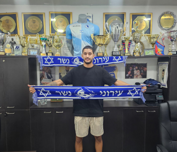 פולק במעמד החתימה