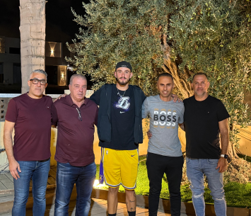 מיכאלי במעמד החתימה