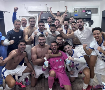 חגיגה גדולה. שחקני דימונה בסיום המשחק