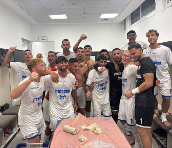 חגיגה גדולה. שחקהני הרצליה