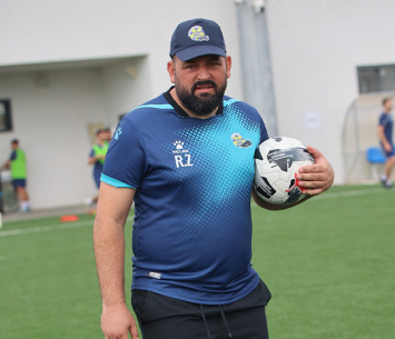 מאמן הקבוצה רומן זולו (פייסבוק רשמי)