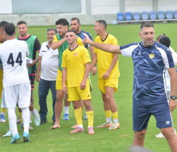 חוגגים בצהוב. שחקני יבנה (באדיבות המועדון)