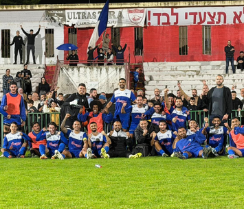 שחקני צעירי טירה בסיום (צעירי טירה)