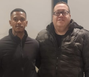 טדלה במעמד החתימה