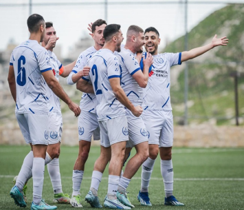 חגיגה משולשת. שחקני ירושלים (באדיבות עמוד הפייסבוק של המועדון)