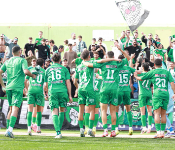 שחקני כפר סבא עם האוהדים (כפר סבא 1928)