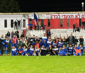 מחכים לקהל הביתי שחקני טירה