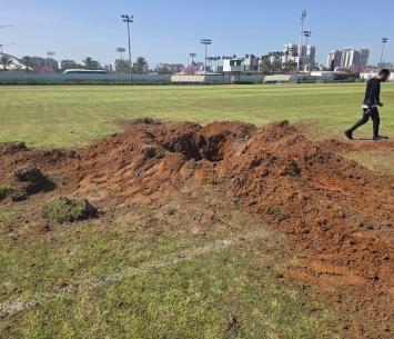 הנזק במגרש בשעריים