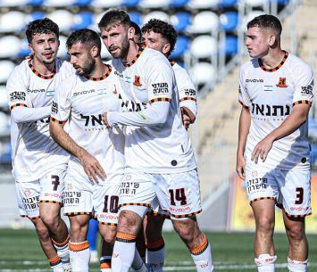 שחקני בני יהודה חוגגים בעפולה (בני יהודה ת