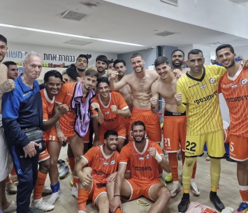 שחקני ראשון לציון חוגגים בחדר ההלבשה (אינסטגרם רשמי)