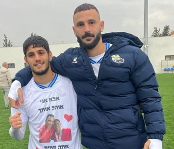 היכן ישחק בעונה הבאה? משלי (מימין)