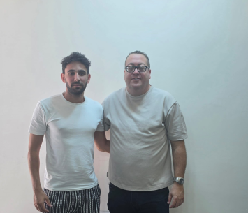 ביטון במעמד החתימה