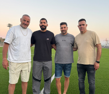 שאקר במעמד החתימה