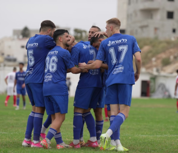 שחקני שדרות חוגגים (אורי גבאי)