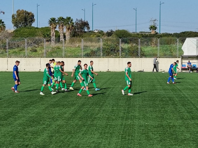 ניצחון ביתי חשוב. שחקני שמשון ת"א חוגגים (ליאור טרי)