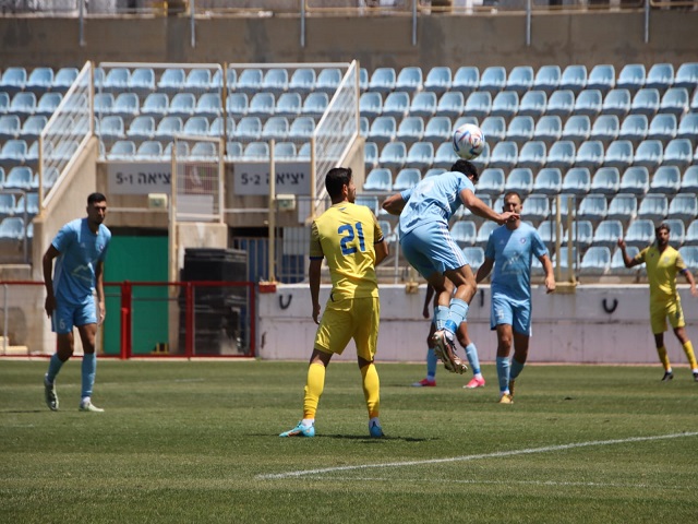 זו שעלתה וזו שרק רוצה לשרוד. שחקני הקבוצות אתמול (בן מלניק)