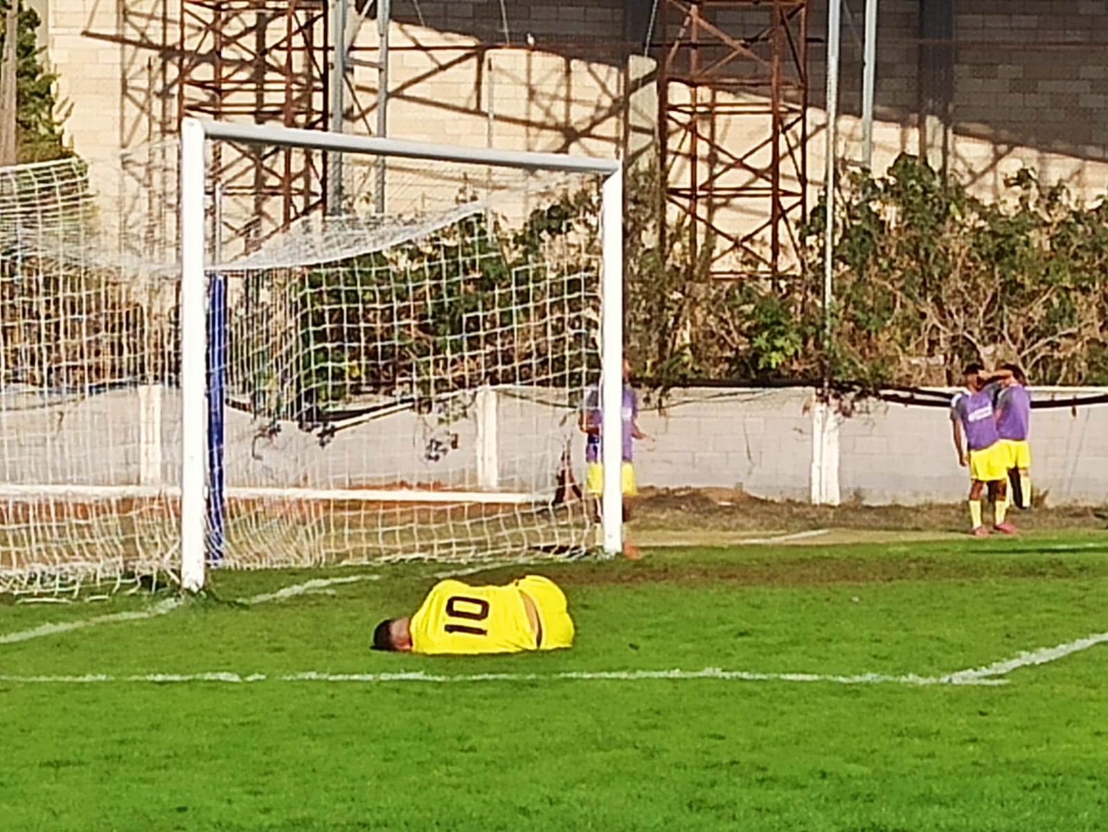 טליו שוכב פצוע (אלון יהודיוף)