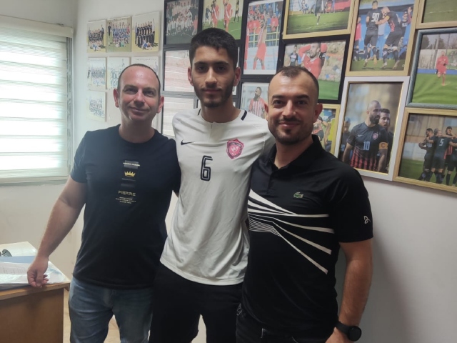 ברכה. פותח את קריירת הבוגרים