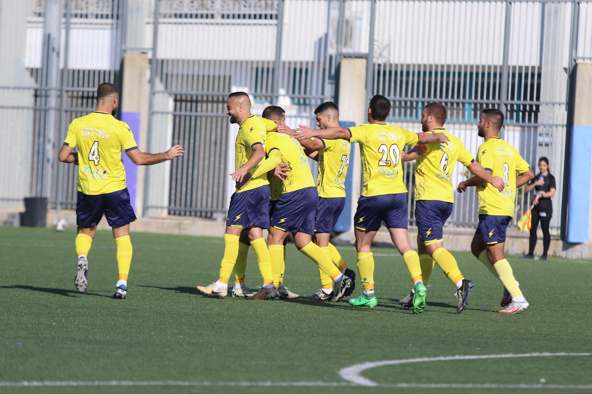 שחקני פאחם חוגגים את שער היתרון (דאפר מחאמיד)