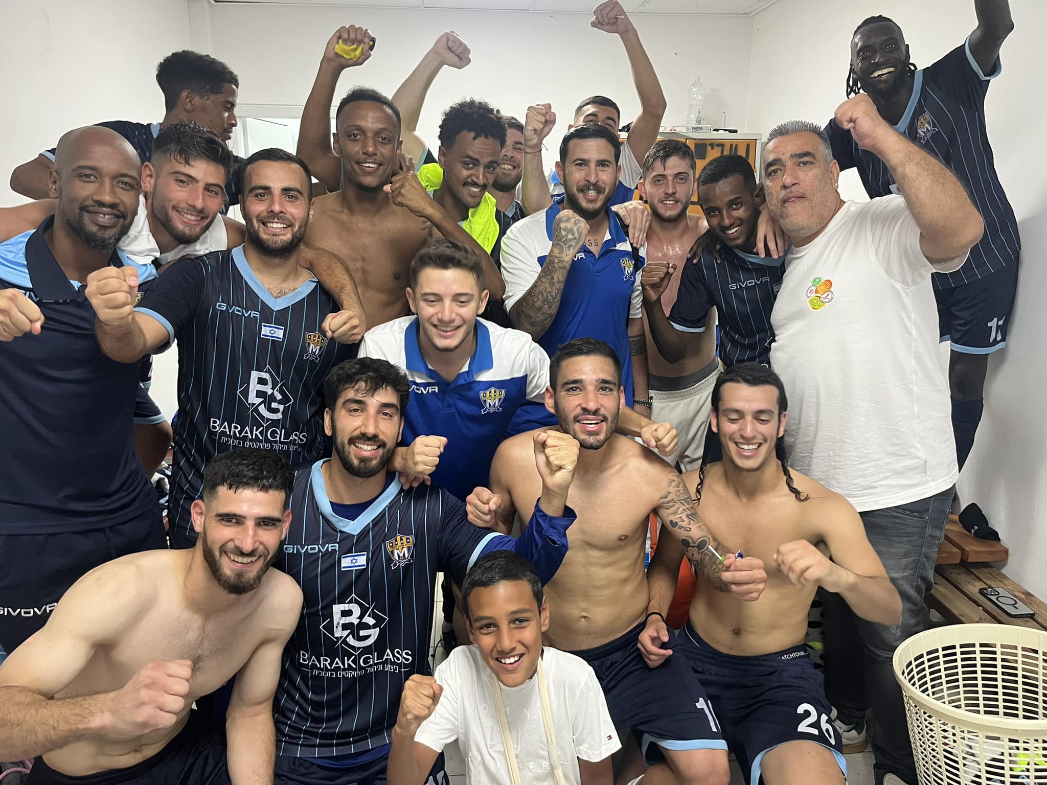 שחקני שיכון המזרח (דף הפייסבוק הרשמי)