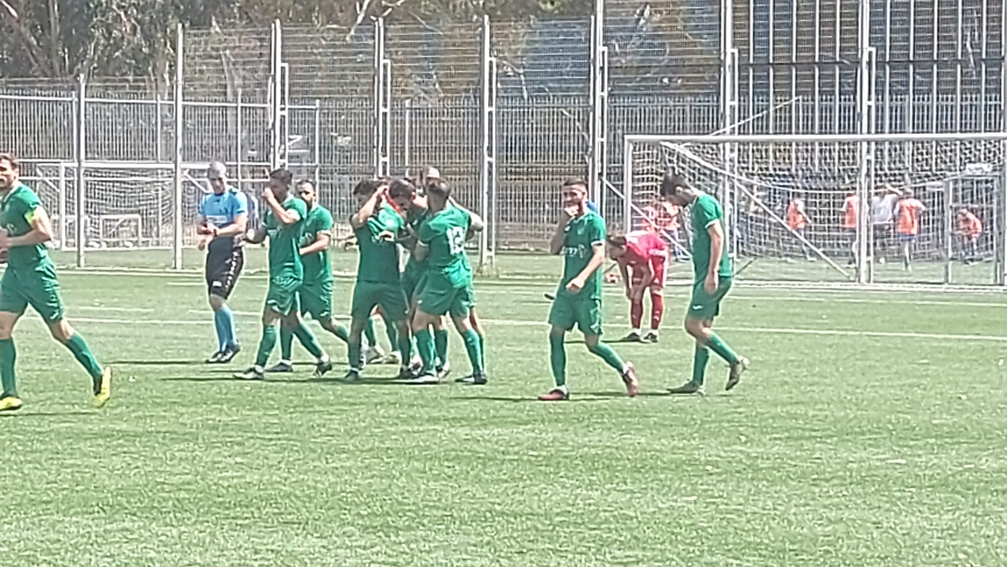 שחקני עמישב חוגגים (אלי שמואלי)