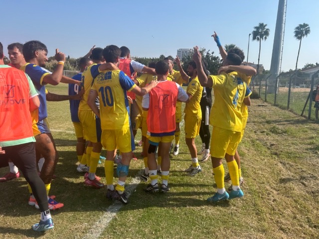 שחקני עירוני אשדוד חוגגים (אביחי דלאל)